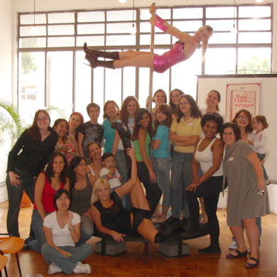 Quase todas as luluzinhas com as professoras.